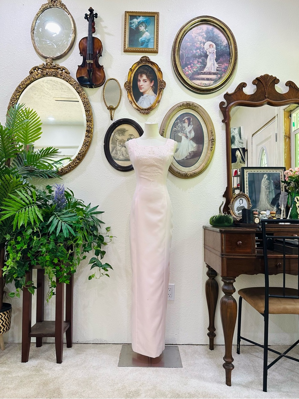 Elegant Light Pink Lace-Accented Evening Gown